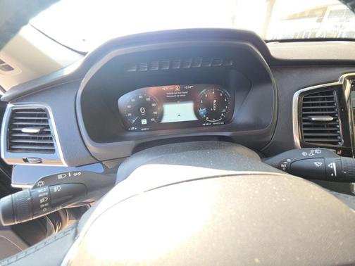 2017 Volvo XC90 T6 Momentum