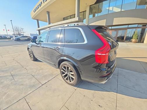 2017 Volvo XC90 T6 Momentum
