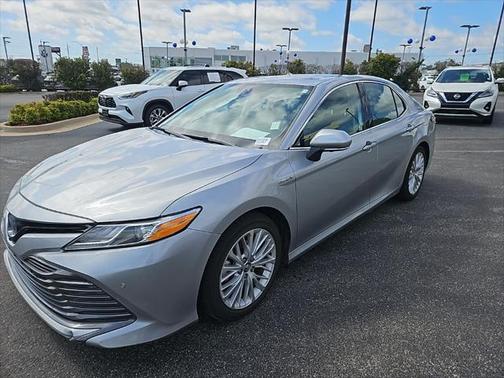 2020 Toyota Camry Hybrid XLE