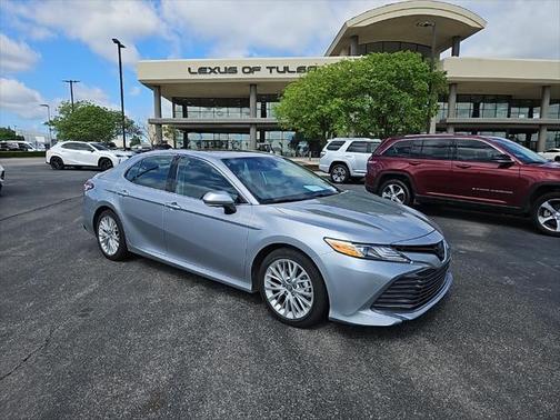 2020 Toyota Camry Hybrid XLE