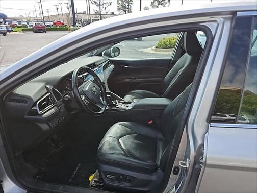 2020 Toyota Camry Hybrid XLE