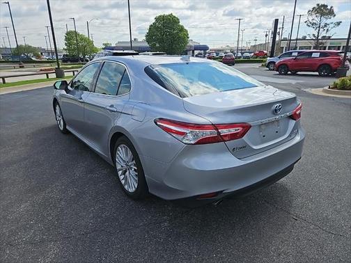 2020 Toyota Camry Hybrid XLE