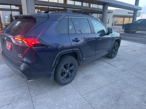 2021 Toyota RAV4 Hybrid SE