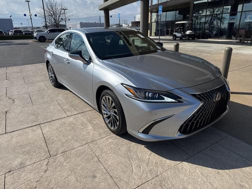 2025 Lexus ES 300h Luxury