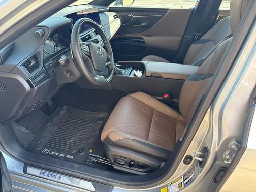 2025 Lexus ES 300h Luxury