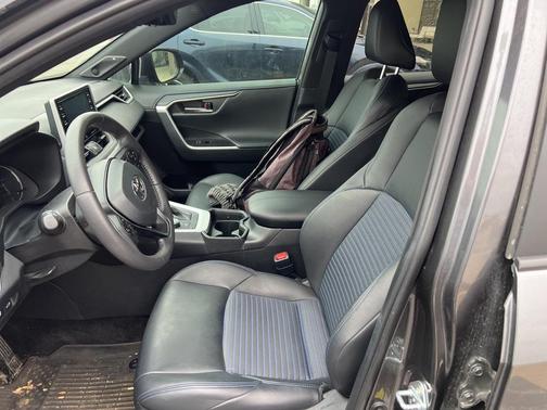 2021 Toyota RAV4 Hybrid SE