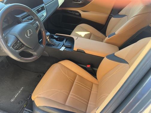 2023 Lexus ES 300h Ultra Luxury