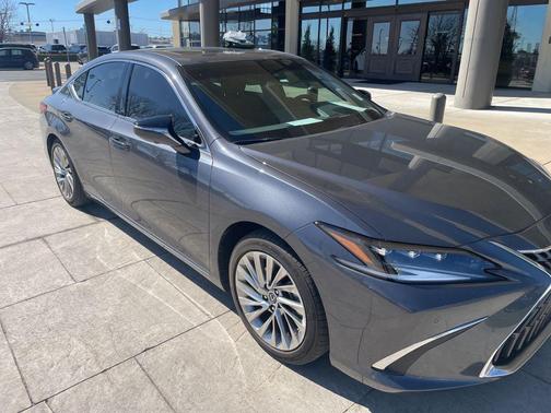 2023 Lexus ES 300h Ultra Luxury