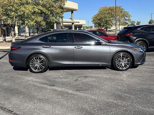 2025 Lexus ES 350 Base