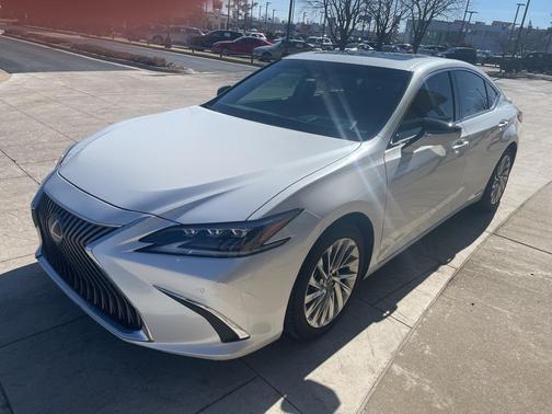 2020 Lexus ES 300h Ultra Luxury