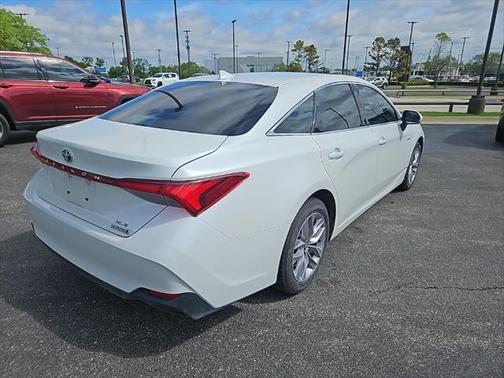 2021 Toyota Avalon Hybrid XLE Plus