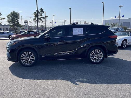 2021 Toyota Highlander Hybrid Platinum