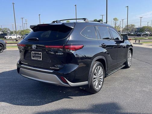 2021 Toyota Highlander Hybrid Platinum