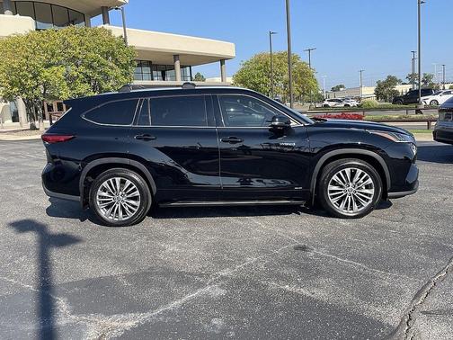 2021 Toyota Highlander Hybrid Platinum