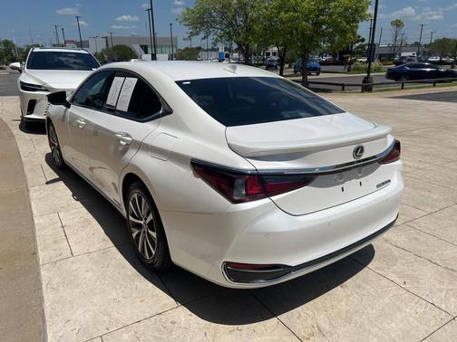 2021 Lexus ES 300h Base