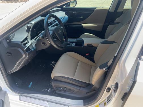 2021 Lexus ES 300h Base