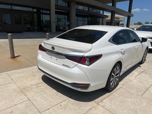 2021 Lexus ES 300h Base