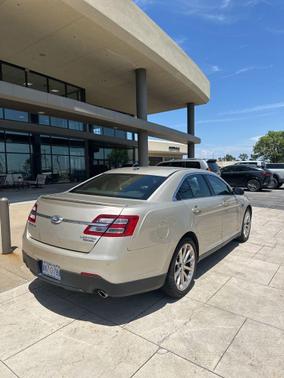 White Gold Metallic 2018 Ford Taurus Limited
