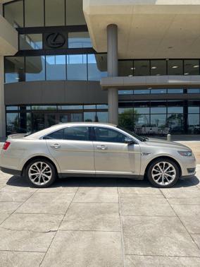 White Gold Metallic 2018 Ford Taurus Limited
