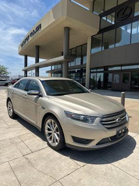 White Gold Metallic 2018 Ford Taurus Limited
