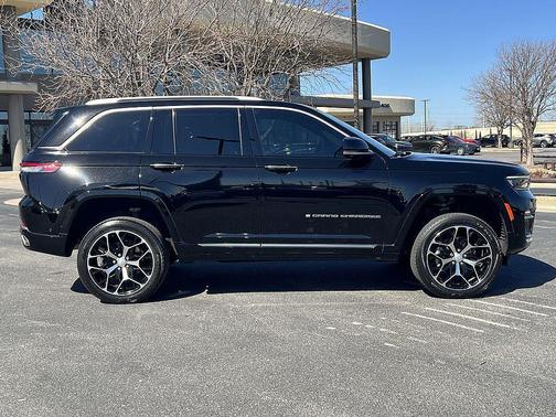 2022 Jeep Grand Cherokee Summit