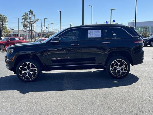 2022 Jeep Grand Cherokee Summit