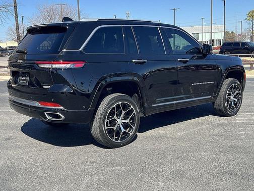 2022 Jeep Grand Cherokee Summit