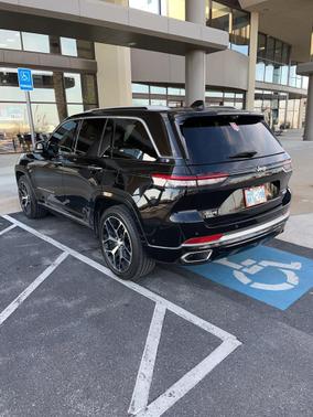 2022 Jeep Grand Cherokee Summit