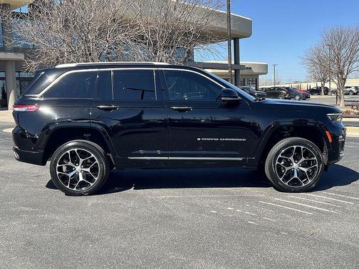 2022 Jeep Grand Cherokee Summit