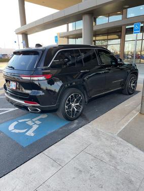 2022 Jeep Grand Cherokee Summit