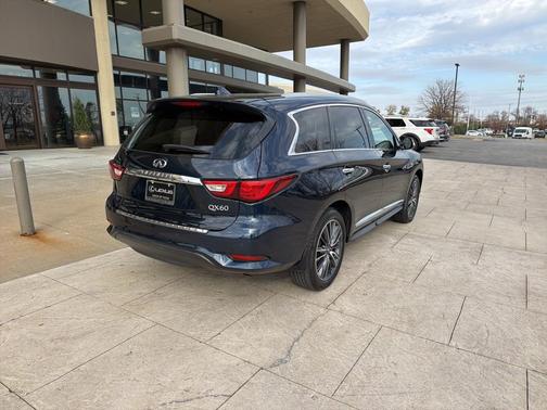 2017 INFINITI QX60 Base