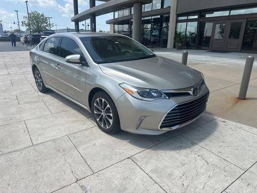 2017 Toyota Avalon XLE