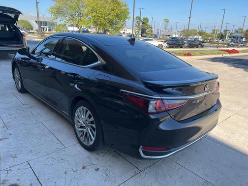 2021 Lexus ES 300h Ultra Luxury