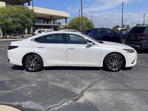 2024 Lexus ES 250 Base