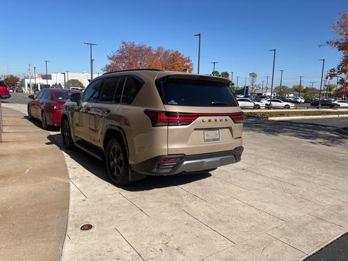 2025 Lexus LX 700h Overtrail