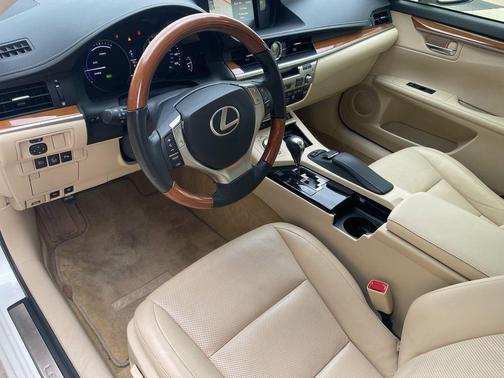 2014 Lexus ES 300h Base