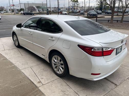 2014 Lexus ES 300h Base