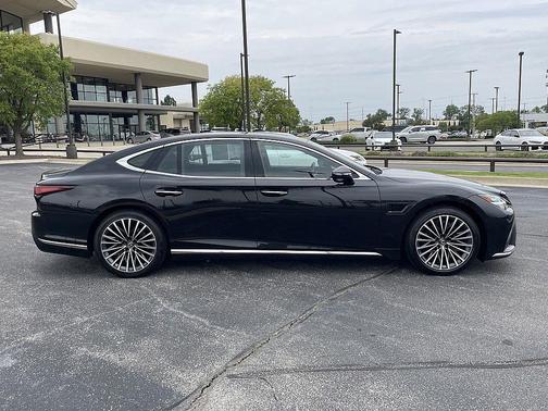2024 Lexus LS 500h Base