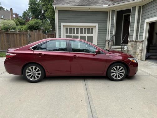 2016 Toyota Camry Hybrid XLE
