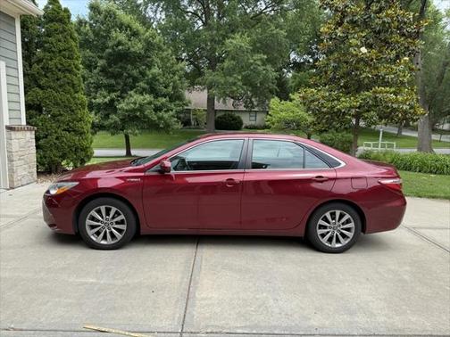 2016 Toyota Camry Hybrid XLE