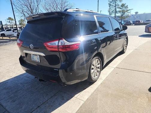 2017 Toyota Sienna Limited Premium