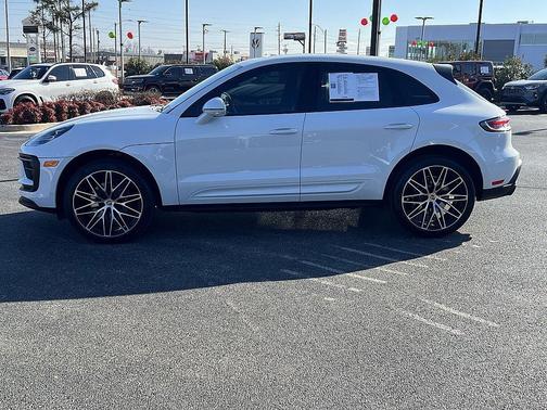 2022 Porsche Macan Base