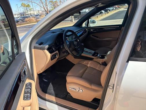 2022 Porsche Macan Base