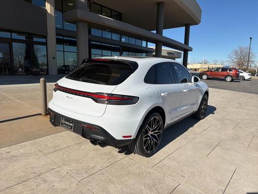 2022 Porsche Macan Base