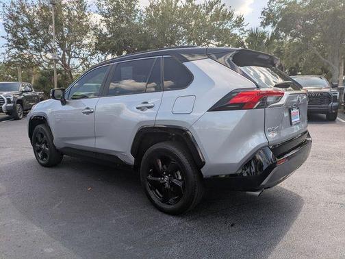 Silver Sky Metallic 2019 Toyota RAV4 Hybrid SE