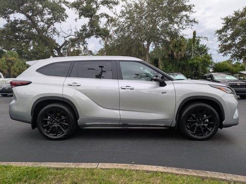 2025 Toyota Highlander XLE