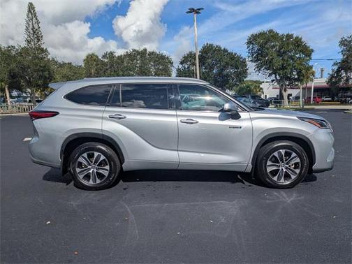 2021 Toyota Highlander Hybrid XLE