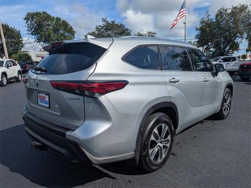 2021 Toyota Highlander Hybrid XLE