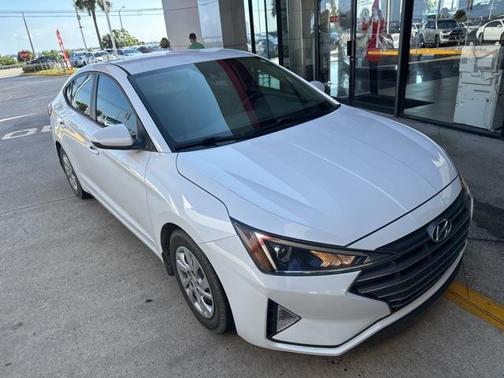 2020 Hyundai ELANTRA SE