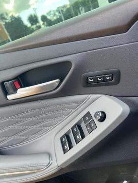 2019 Toyota Avalon Hybrid Limited